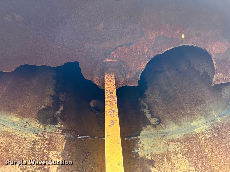 image for item EK4572 2002 Mack CH612 water truck