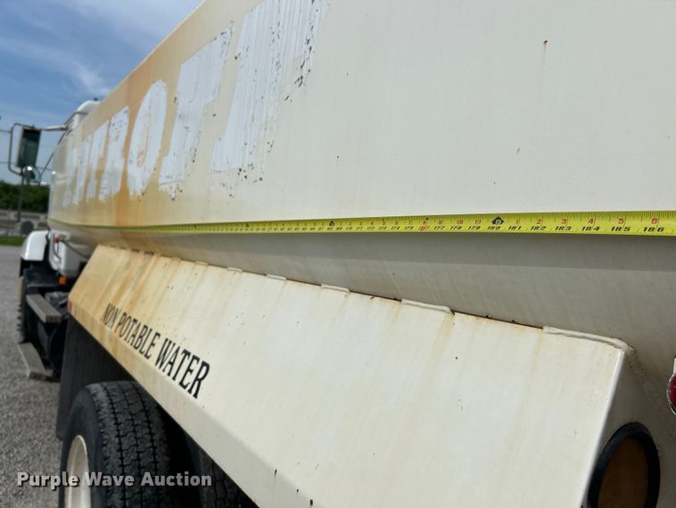 image for item EK4572 2002 Mack CH612 water truck