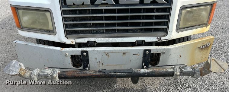 image for item EK4572 2002 Mack CH612 water truck