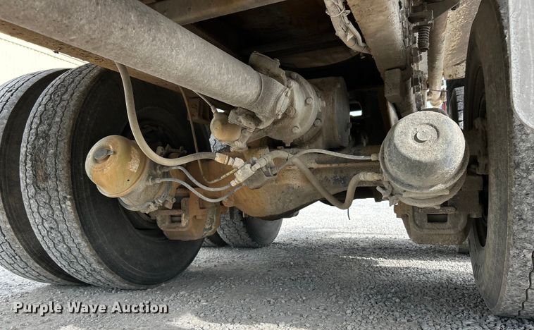 image for item EK4572 2002 Mack CH612 water truck