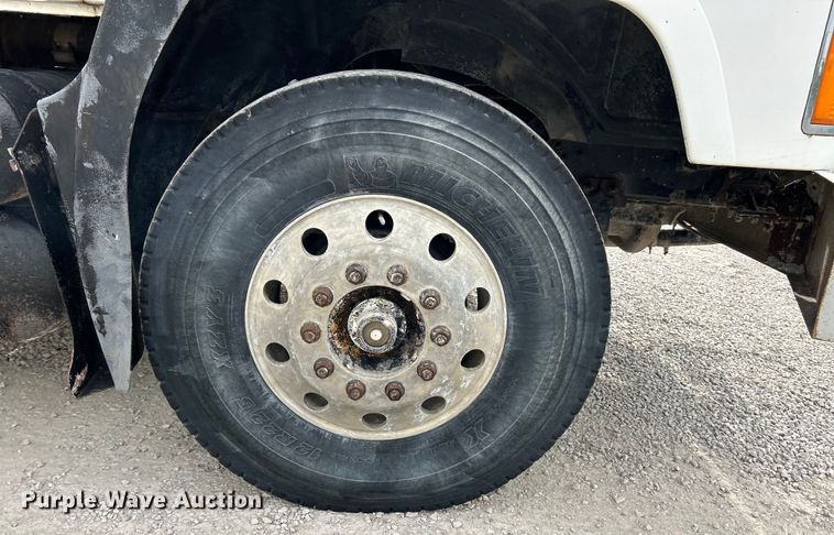 image for item EK4572 2002 Mack CH612 water truck