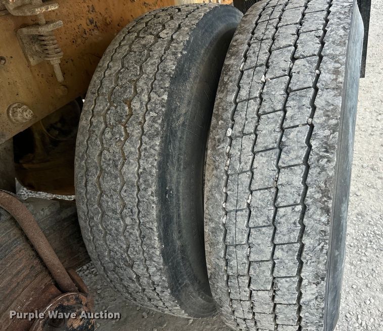 image for item EK4572 2002 Mack CH612 water truck