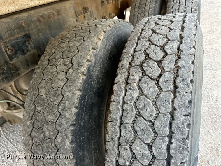 image for item EK4572 2002 Mack CH612 water truck