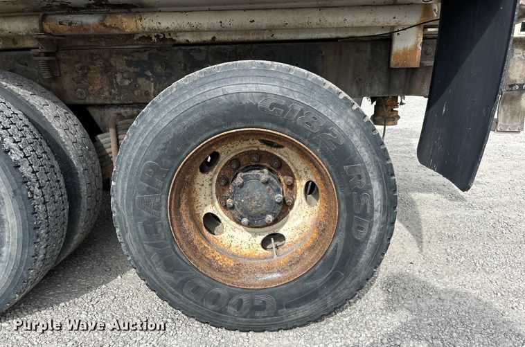 image for item EK4572 2002 Mack CH612 water truck