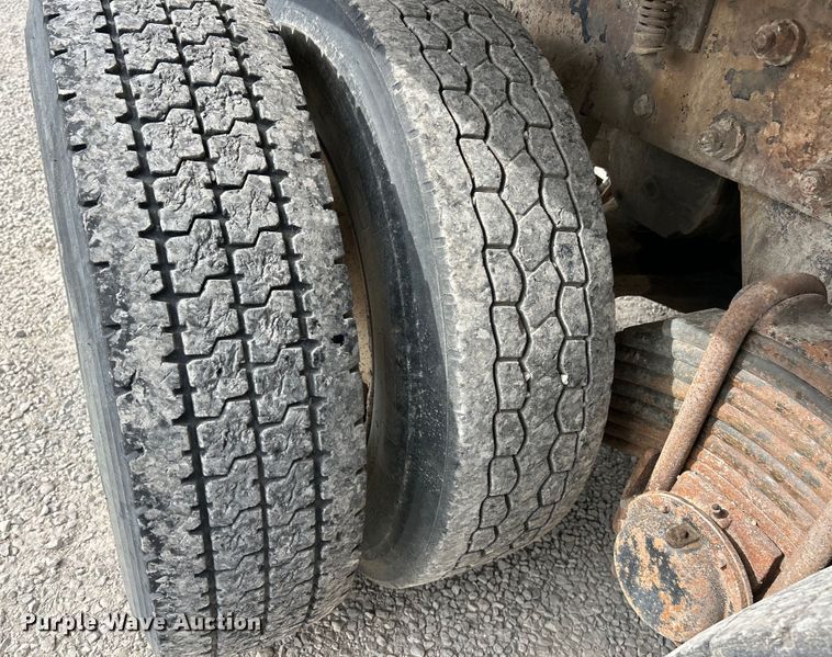 image for item EK4572 2002 Mack CH612 water truck