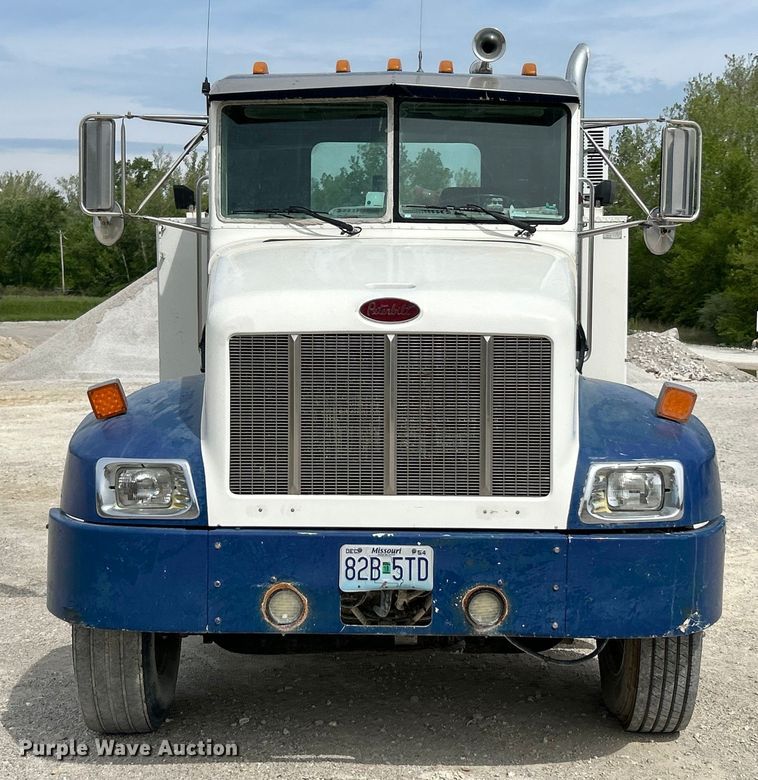 image for item EK4577 2001 Peterbilt  PB330 utility / service truck