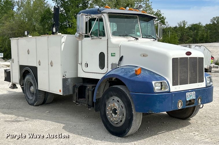 image for item EK4577 2001 Peterbilt  PB330 utility / service truck