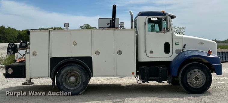 image for item EK4577 2001 Peterbilt  PB330 utility / service truck