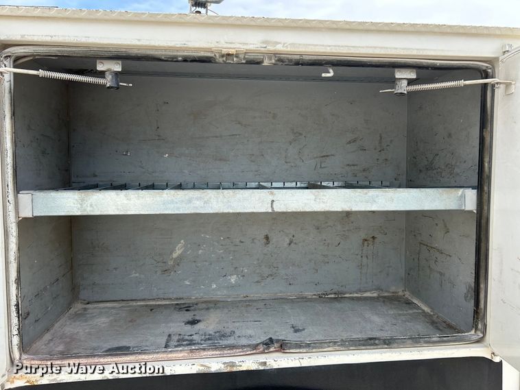 image for item EK4577 2001 Peterbilt  PB330 utility / service truck