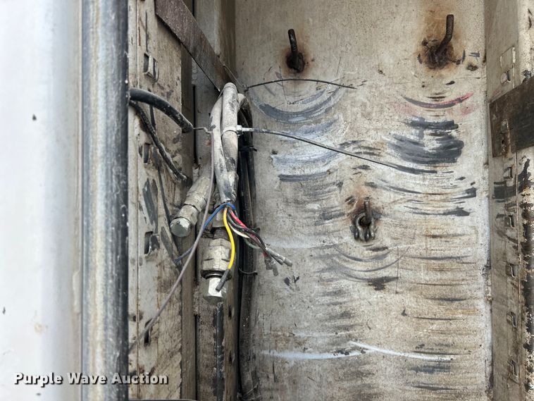 image for item EK4577 2001 Peterbilt  PB330 utility / service truck