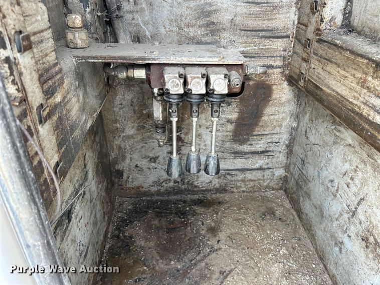 image for item EK4577 2001 Peterbilt  PB330 utility / service truck