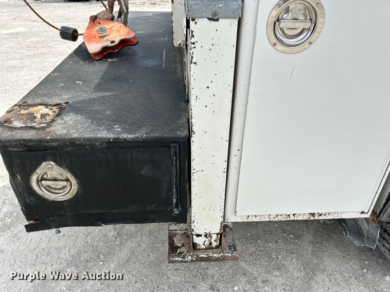 image for item EK4577 2001 Peterbilt  PB330 utility / service truck