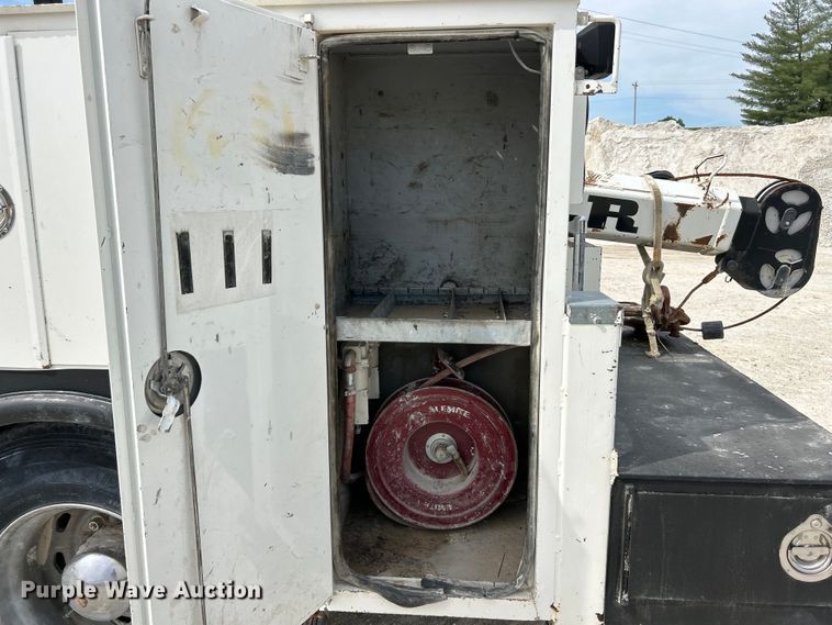 image for item EK4577 2001 Peterbilt  PB330 utility / service truck