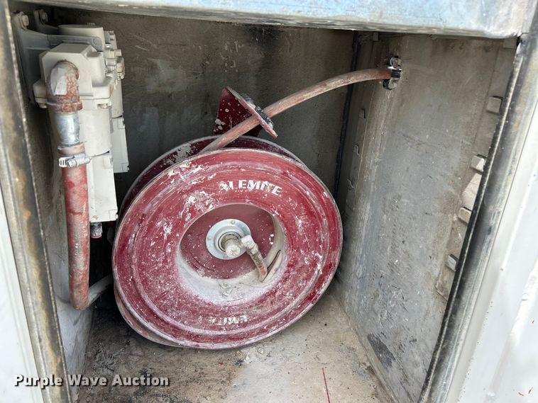 image for item EK4577 2001 Peterbilt  PB330 utility / service truck