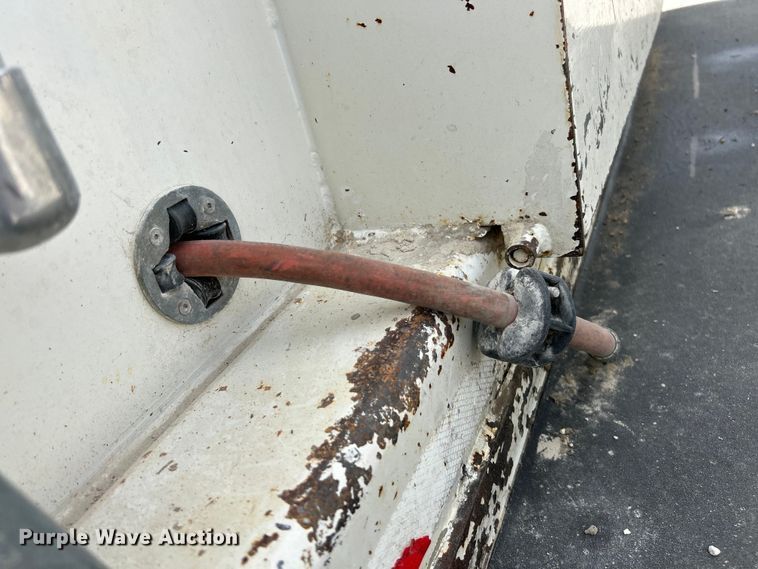 image for item EK4577 2001 Peterbilt  PB330 utility / service truck