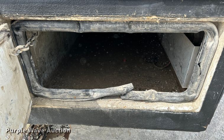 image for item EK4577 2001 Peterbilt  PB330 utility / service truck