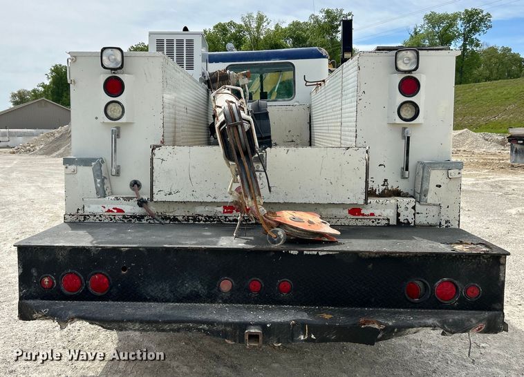 image for item EK4577 2001 Peterbilt  PB330 utility / service truck