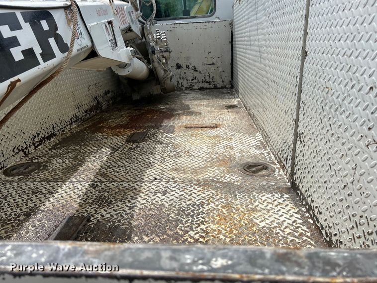 image for item EK4577 2001 Peterbilt  PB330 utility / service truck