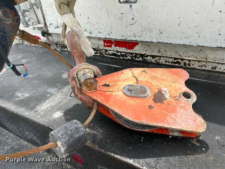 image for item EK4577 2001 Peterbilt  PB330 utility / service truck