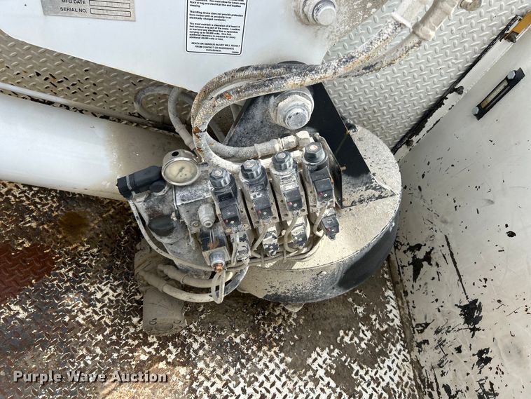 image for item EK4577 2001 Peterbilt  PB330 utility / service truck