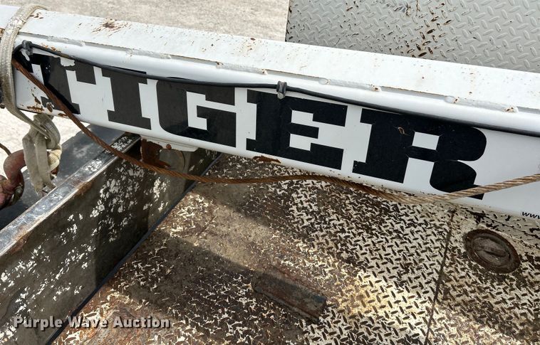 image for item EK4577 2001 Peterbilt  PB330 utility / service truck