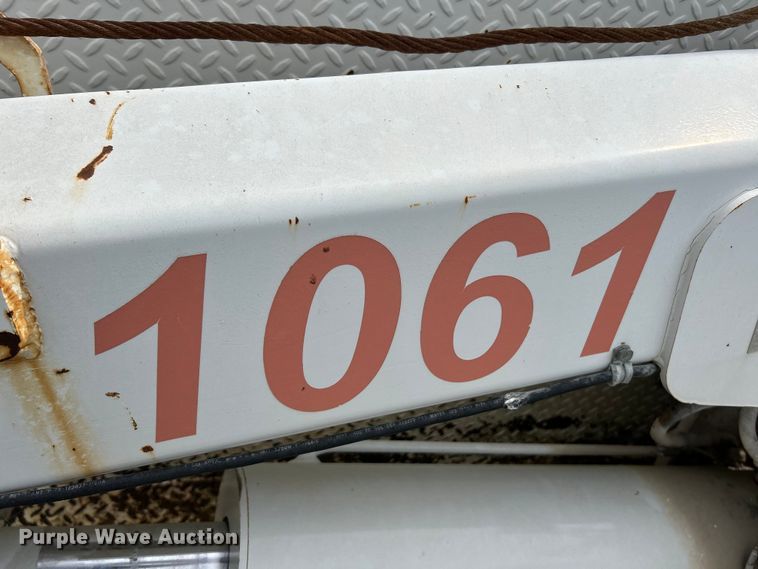 image for item EK4577 2001 Peterbilt  PB330 utility / service truck