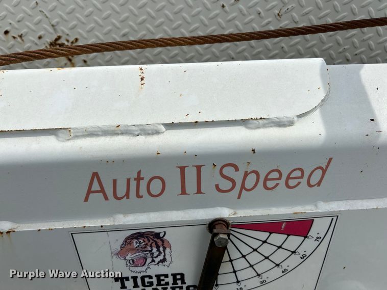 image for item EK4577 2001 Peterbilt  PB330 utility / service truck