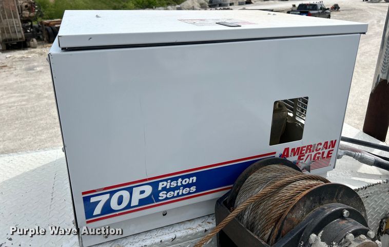 image for item EK4577 2001 Peterbilt  PB330 utility / service truck