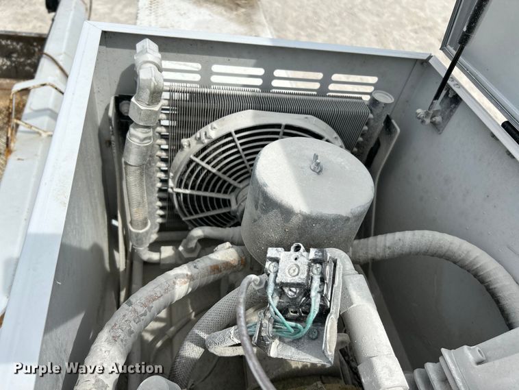 image for item EK4577 2001 Peterbilt  PB330 utility / service truck