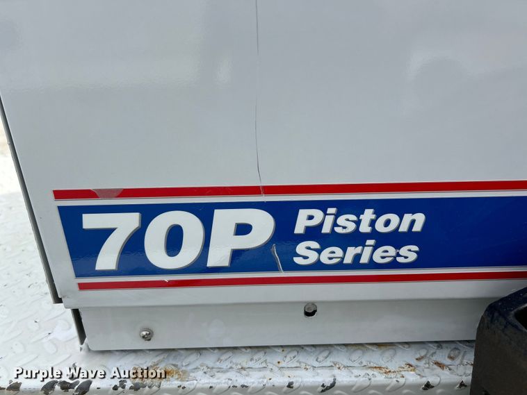 image for item EK4577 2001 Peterbilt  PB330 utility / service truck