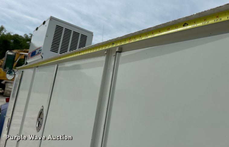 image for item EK4577 2001 Peterbilt  PB330 utility / service truck