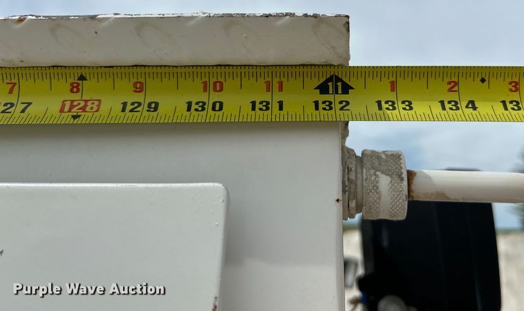 image for item EK4577 2001 Peterbilt  PB330 utility / service truck