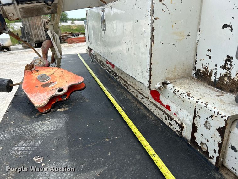 image for item EK4577 2001 Peterbilt  PB330 utility / service truck