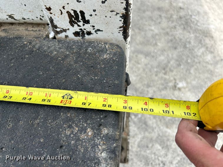 image for item EK4577 2001 Peterbilt  PB330 utility / service truck