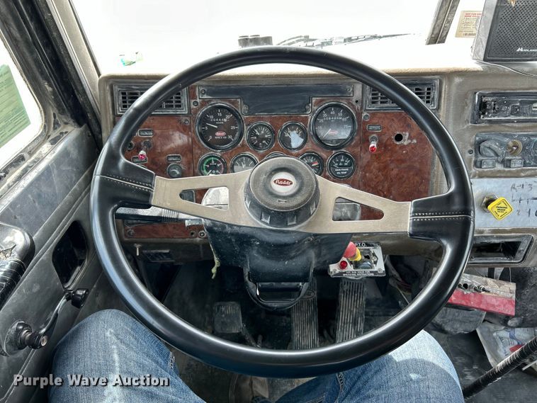 image for item EK4577 2001 Peterbilt  PB330 utility / service truck