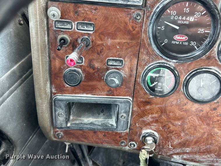 image for item EK4577 2001 Peterbilt  PB330 utility / service truck