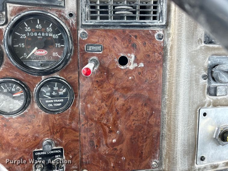 image for item EK4577 2001 Peterbilt  PB330 utility / service truck