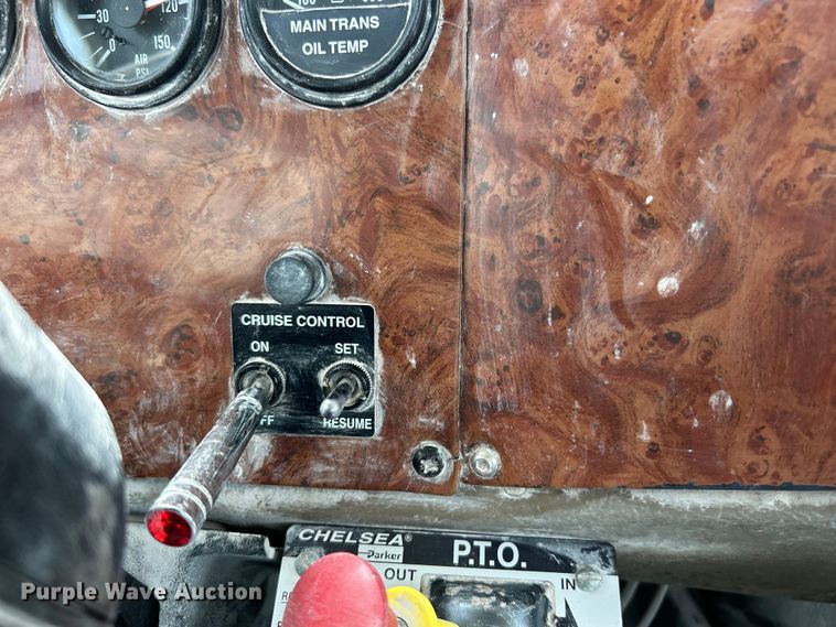 image for item EK4577 2001 Peterbilt  PB330 utility / service truck