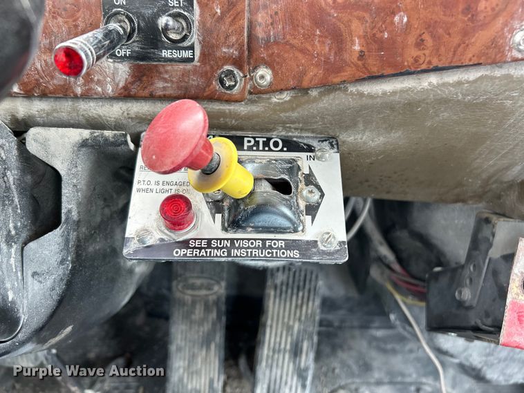 image for item EK4577 2001 Peterbilt  PB330 utility / service truck