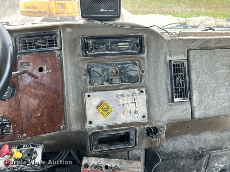 image for item EK4577 2001 Peterbilt  PB330 utility / service truck