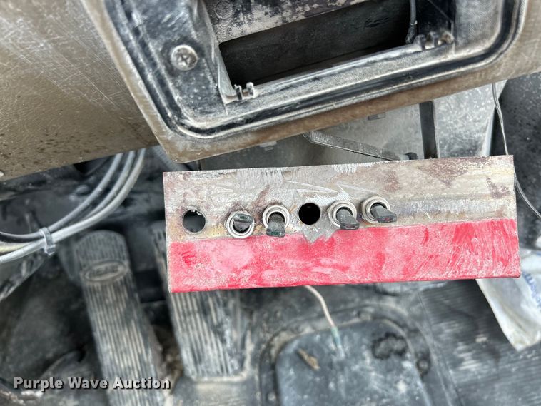 image for item EK4577 2001 Peterbilt  PB330 utility / service truck