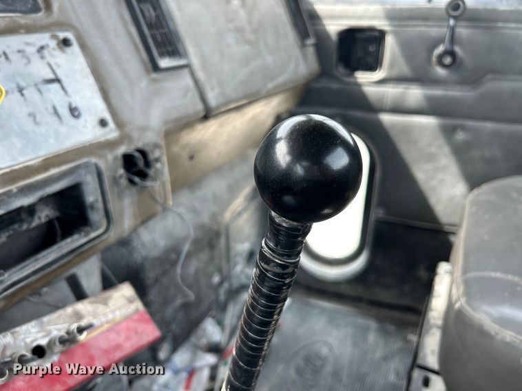 image for item EK4577 2001 Peterbilt  PB330 utility / service truck