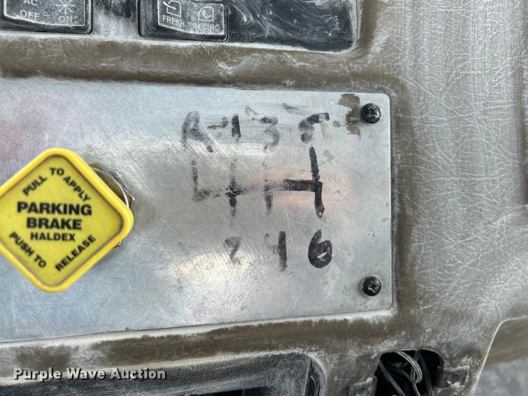 image for item EK4577 2001 Peterbilt  PB330 utility / service truck