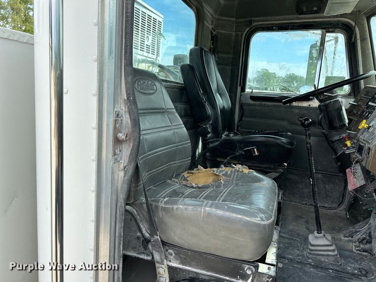 image for item EK4577 2001 Peterbilt  PB330 utility / service truck