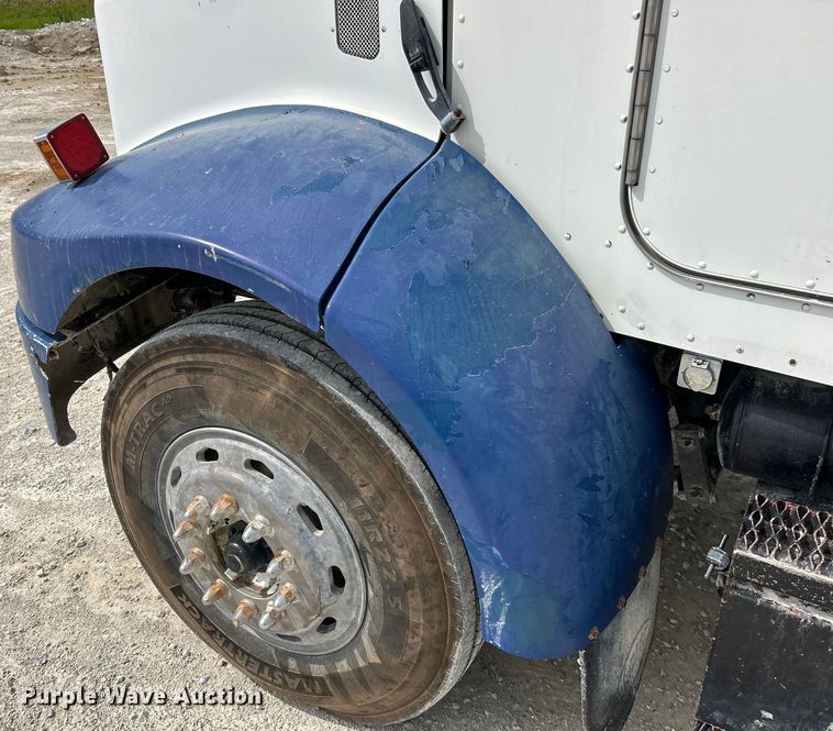 image for item EK4577 2001 Peterbilt  PB330 utility / service truck