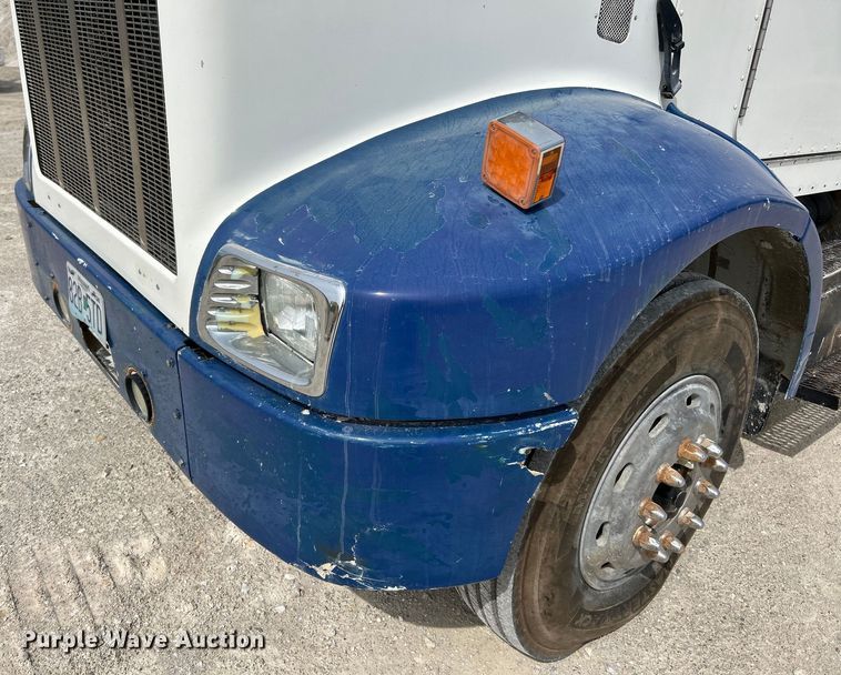 image for item EK4577 2001 Peterbilt  PB330 utility / service truck