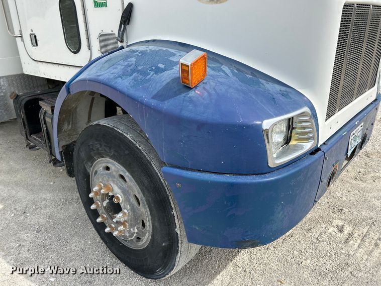 image for item EK4577 2001 Peterbilt  PB330 utility / service truck