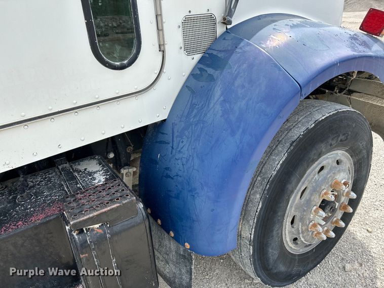 image for item EK4577 2001 Peterbilt  PB330 utility / service truck