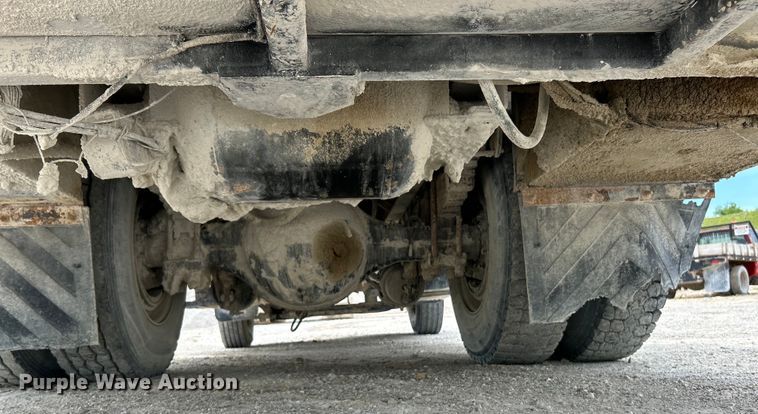 image for item EK4577 2001 Peterbilt  PB330 utility / service truck