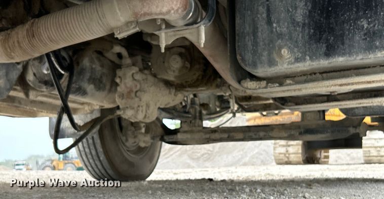 image for item EK4577 2001 Peterbilt  PB330 utility / service truck